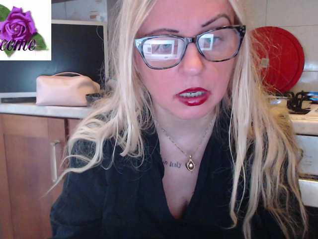 Live sex webcam photo for martachatte19 #290347088