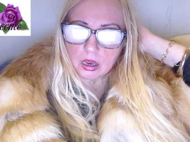 Live sex webcam photo for martachatte19 #290348801