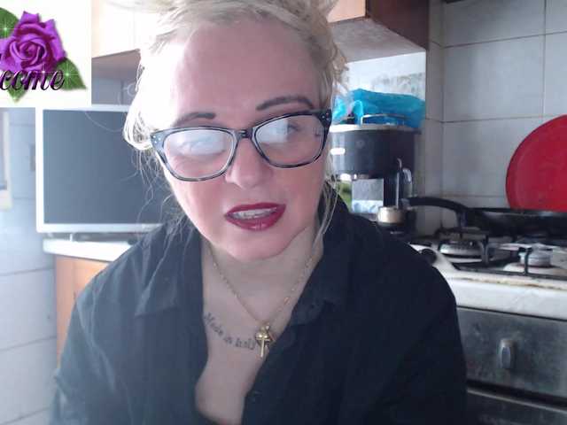 Live sex webcam photo for martachatte19 #290360985