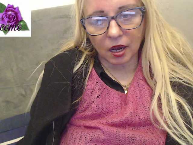 Live sex webcam photo for martachatte19 #290369838