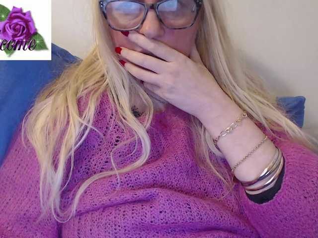 Live sex webcam photo for martachatte19 #290376591