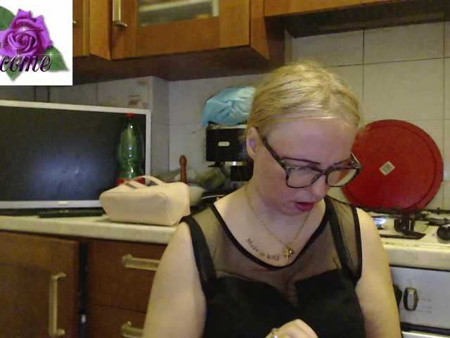 Live sex webcam photo for martachatte19 #290395577