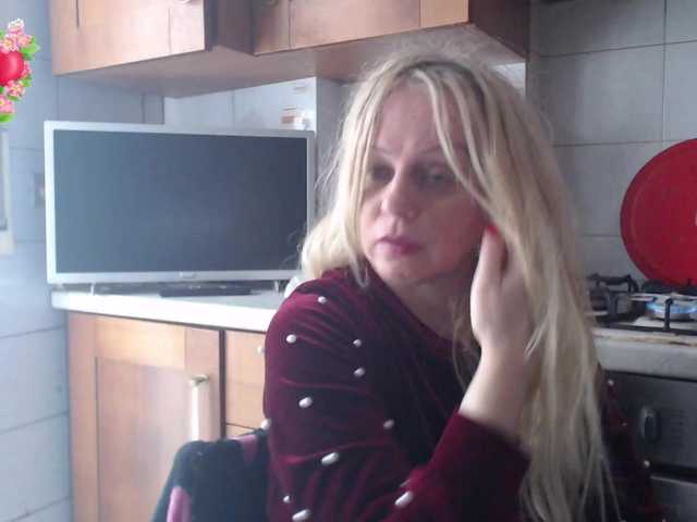 Live sex webcam photo for martachatte19 #290473227