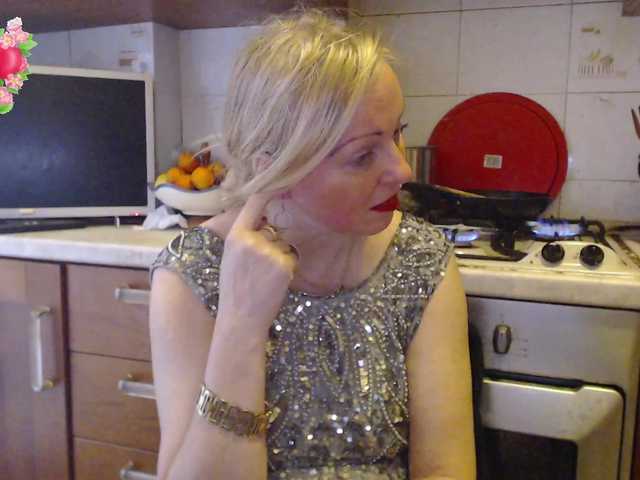 Live sex webcam photo for martachatte19 #290480406