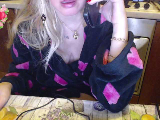 Live sex webcam photo for martachatte19 #290493477