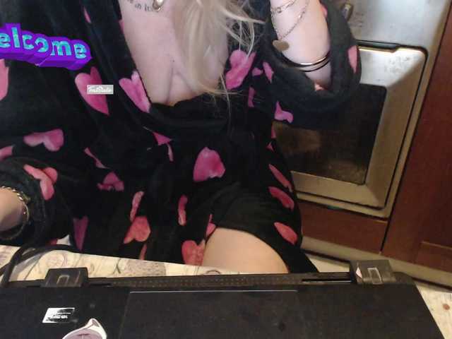 Live sex webcam photo for martachatte19 #290499919