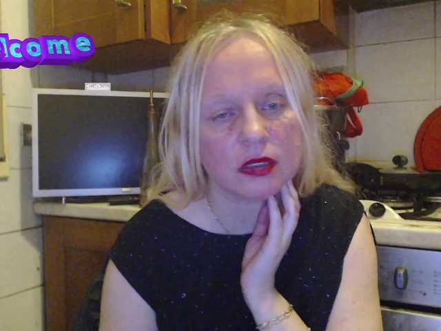 Live sex webcam photo for martachatte19 #290562842