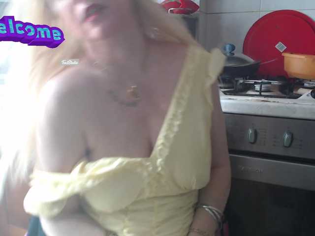 Live sex webcam photo for martachatte19 #290568158