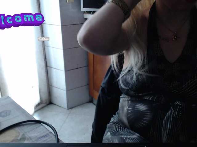 Live sex webcam photo for martachatte19 #290589475