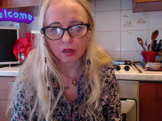 Live sex webcam photo for martachatte19 #290599548