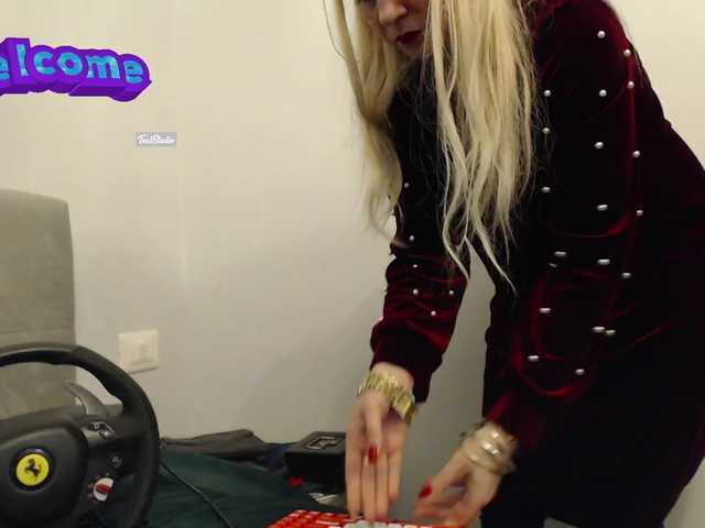 Live sex webcam photo for martachatte19 #290609681