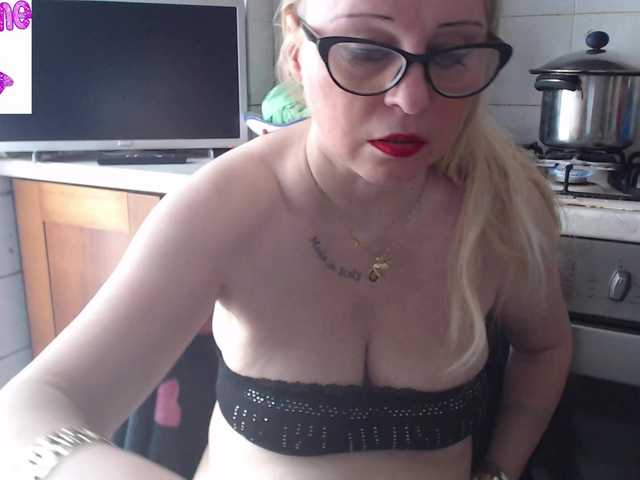 Live sex webcam photo for martachatte19 #290779997