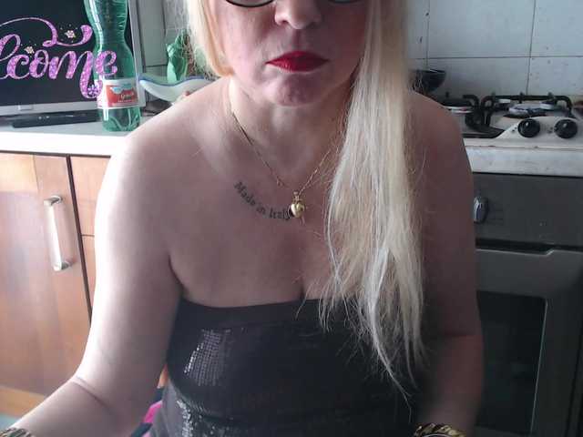 Live sex webcam photo for martachatte19 #290792743