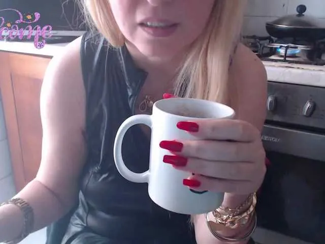 Live sex webcam photo for martachatte19 #290867580