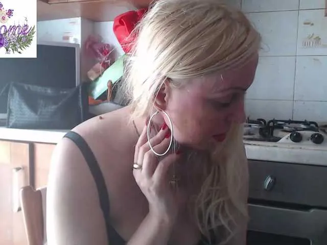 Live sex webcam photo for martachatte19 #290930446