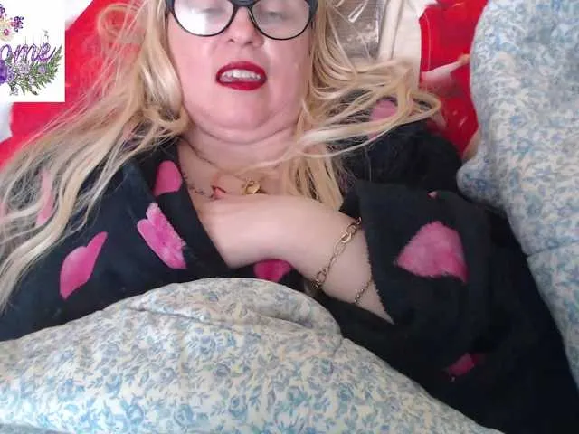 Live sex webcam photo for martachatte19 #291125816