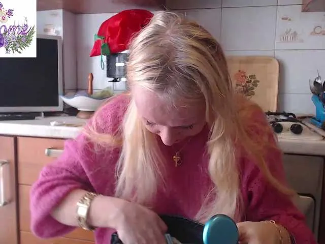 Live sex webcam photo for martachatte19 #291137271