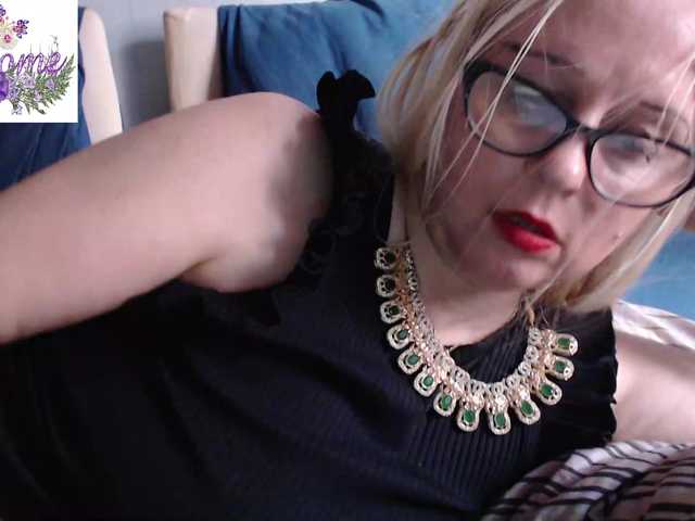 Live sex webcam photo for martachatte19 #291295053