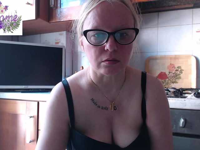 Live sex webcam photo for martachatte19 #291345011