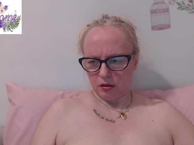 Live sex webcam photo for martachatte19 #291461240