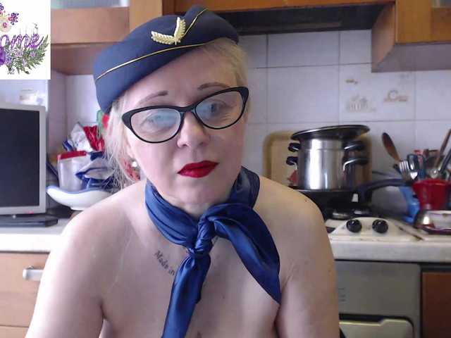 Live sex webcam photo for martachatte19 #291627998