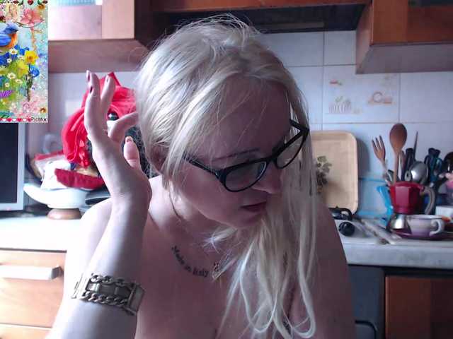 Live sex webcam photo for martachatte19 #291661512