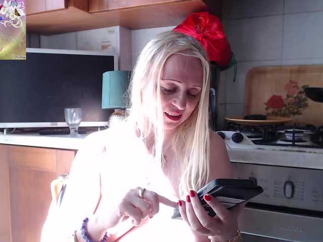 Live sex webcam photo for martachatte19 #291914115