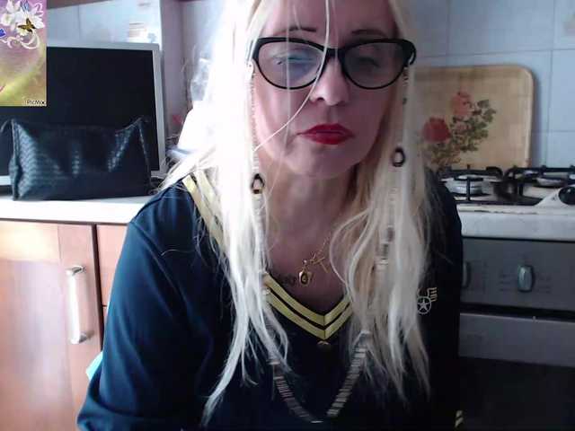 Live sex webcam photo for martachatte19 #291919552