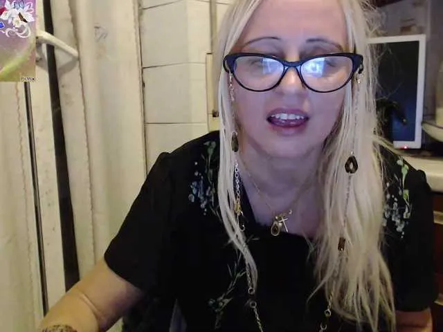 Live sex webcam photo for martachatte19 #291942999