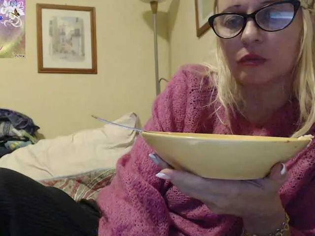 Live sex webcam photo for martachatte19 #291981579