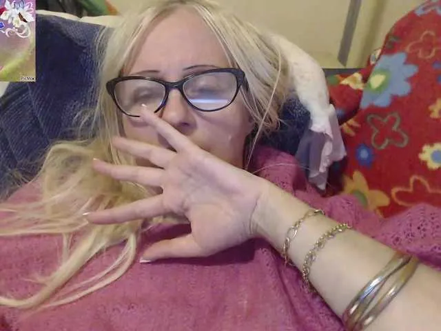 Live sex webcam photo for martachatte19 #291989445