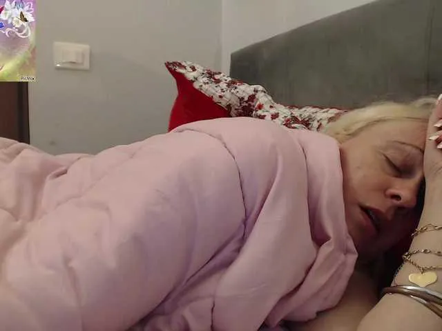 Live sex webcam photo for martachatte19 #292251563