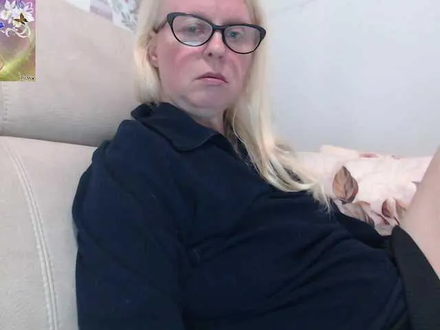 Live sex webcam photo for martachatte19 #292256480