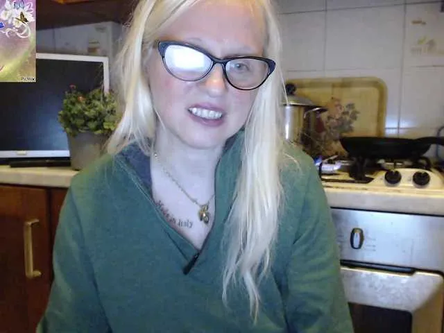 Live sex webcam photo for martachatte19 #292270491