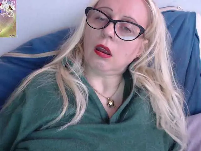 Live sex webcam photo for martachatte19 #292283341