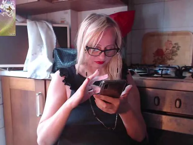 Live sex webcam photo for martachatte19 #292341144