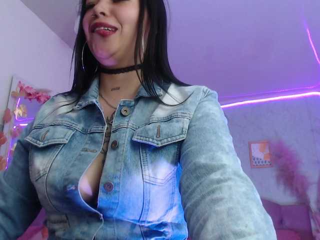 Live sex webcam photo for martina-tay #275910193