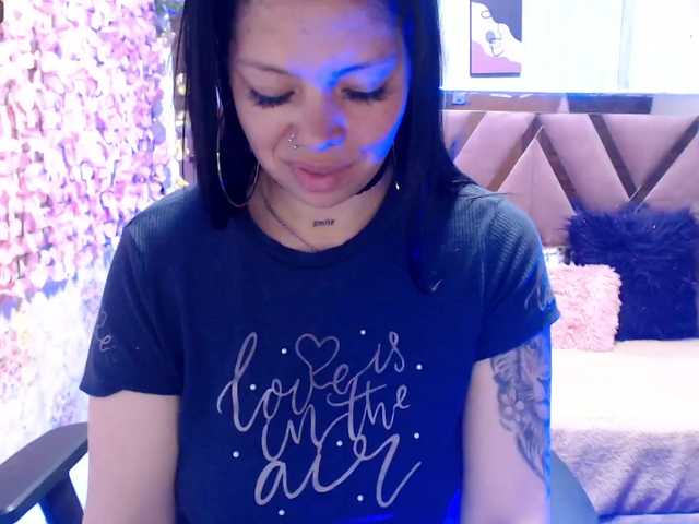 Live sex webcam photo for martina-tay #276112429