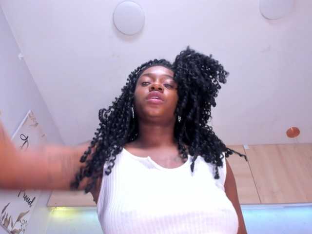 Live sex webcam photo for maryevans- #290602595