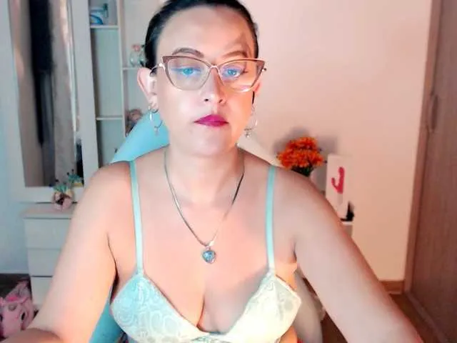 Live sex webcam photo for maryline-w #292203977