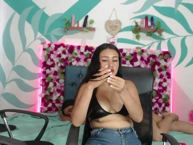 Live sex webcam photo for masha-kenia #275733878