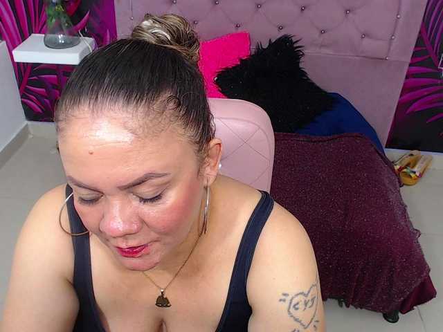 Live sex webcam photo for master-mommy #276950828