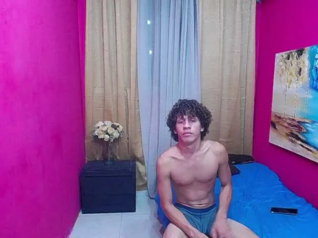 Live sex webcam photo for masterbigcock #293015774