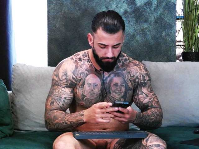 Live sex webcam photo for masterkingofmusclee #277911350