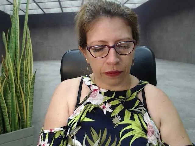 Live sex webcam photo for maturehot-1 #271734099