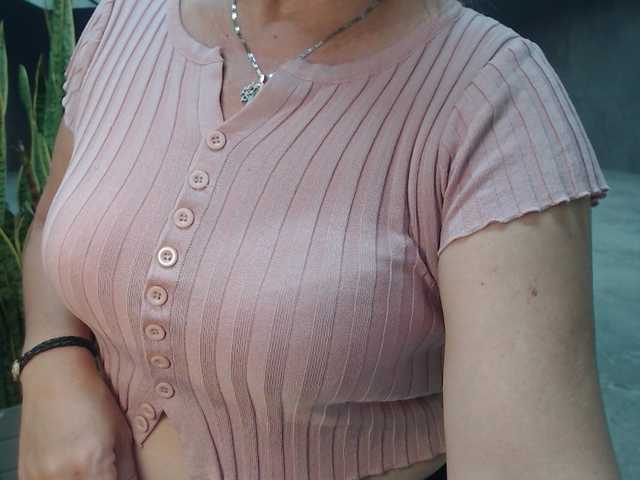 Live sex webcam photo for maturehot-1 #271827621