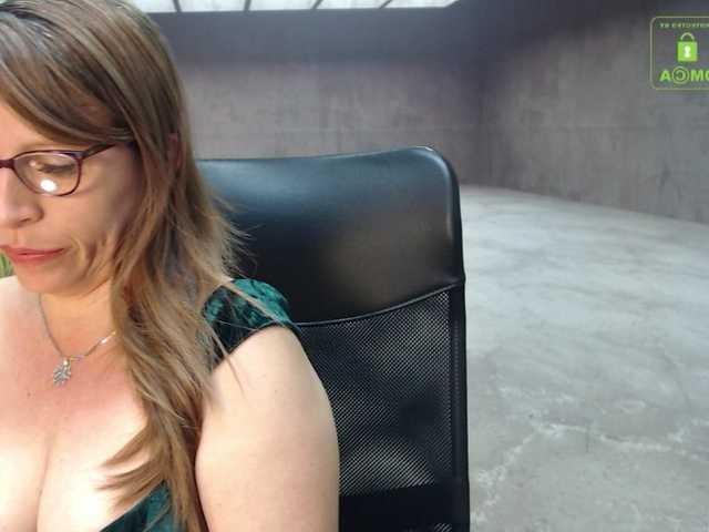 Live sex webcam photo for maturehot-1 #271895682