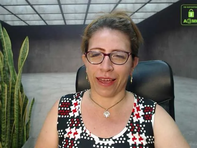 Live sex webcam photo for maturehot-1 #271932905