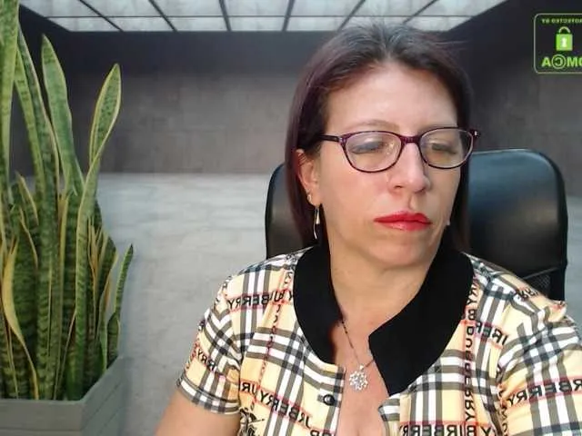 Live sex webcam photo for maturehot-1 #272054749