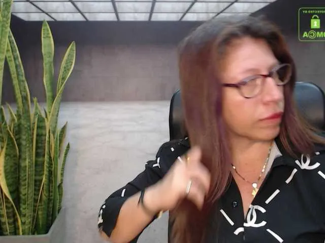 Live sex webcam photo for maturehot-1 #272239936